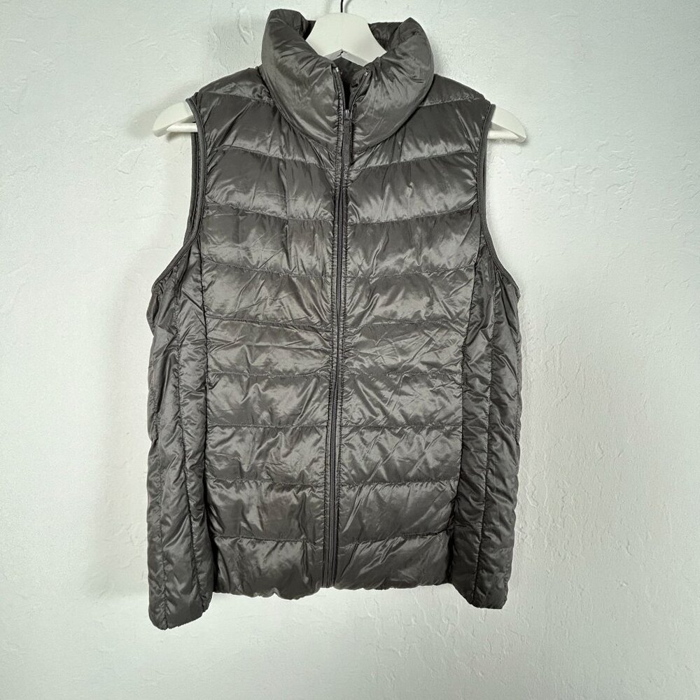 Uniqlo Womens Puffer Vest Medium Gray Lightweight Warm Jacket Packable Outdoor